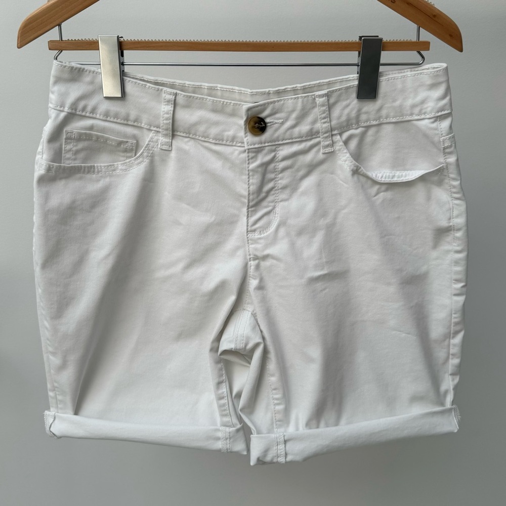 Time and‎ Tru White Shorts, Size 8